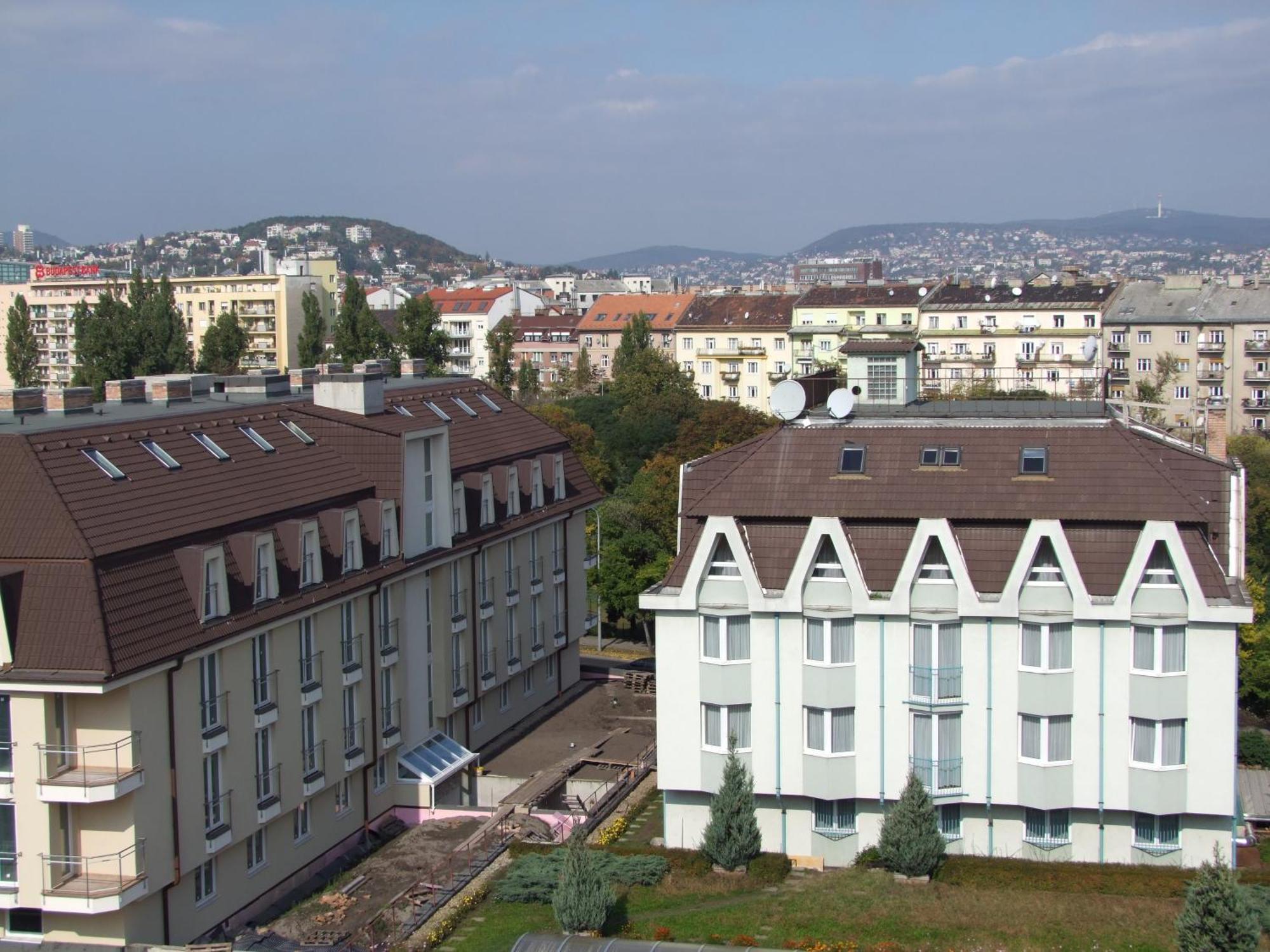 Hotel Bara Budapeste Exterior foto